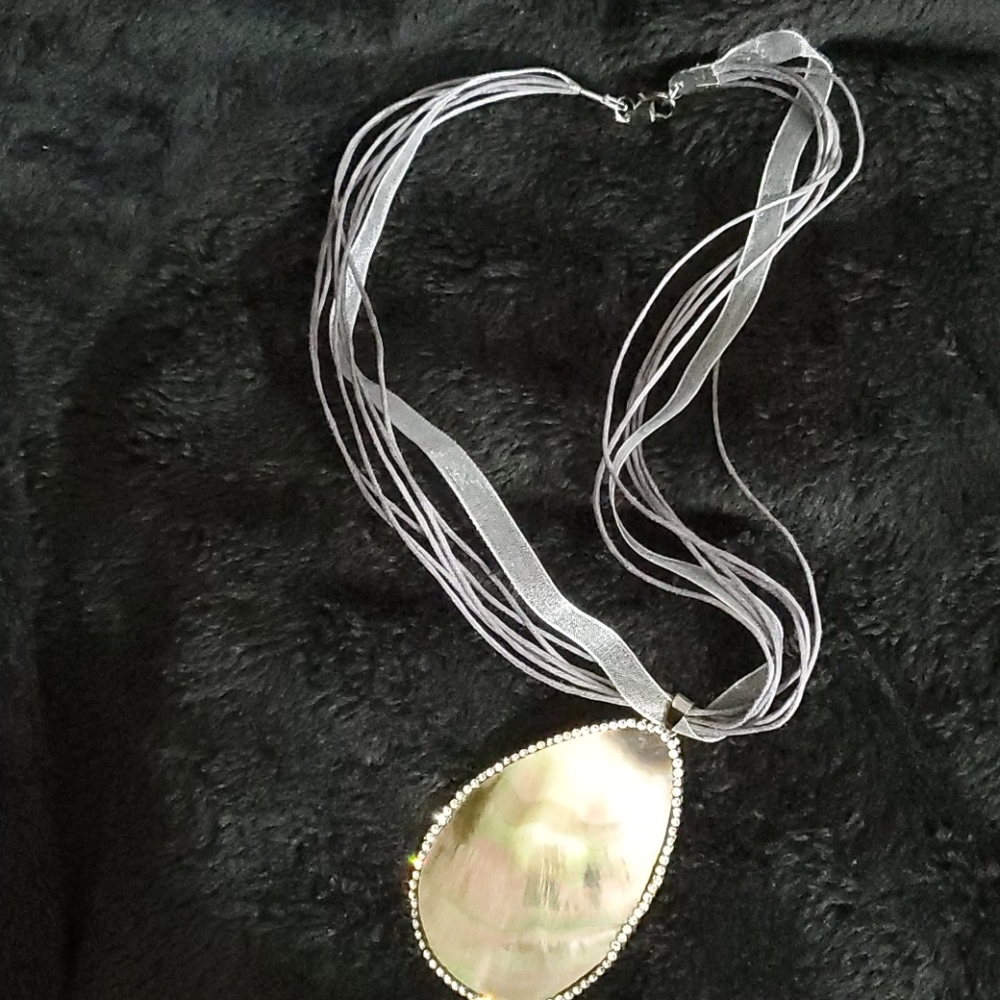 3 for $20 🤑Shell accented  necklace